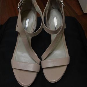 BCBG Eneration Nude 8 1/2